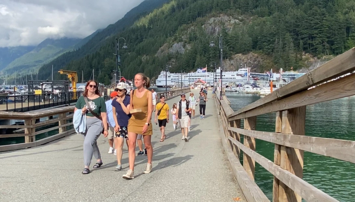 Powder Room Photo of 6544 Royal Avenue, West Vancouver, BC