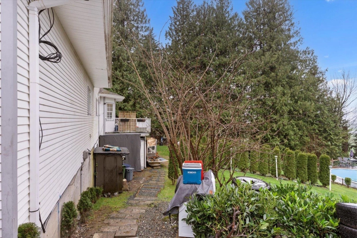 Entry Foyer Photo of 48009 Elk View Road, Chilliwack, BC
