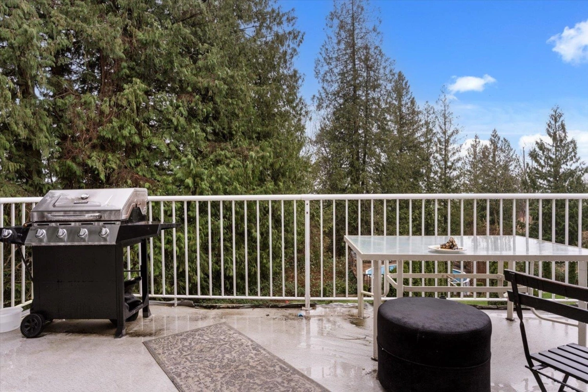 Kitchen Island Photo of 48009 Elk View Road, Chilliwack, BC