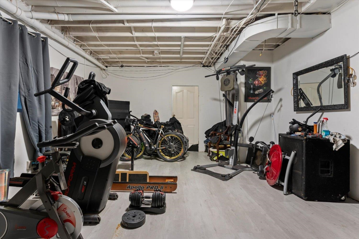 Walk-In Closet Photo of 48009 Elk View Road, Chilliwack, BC