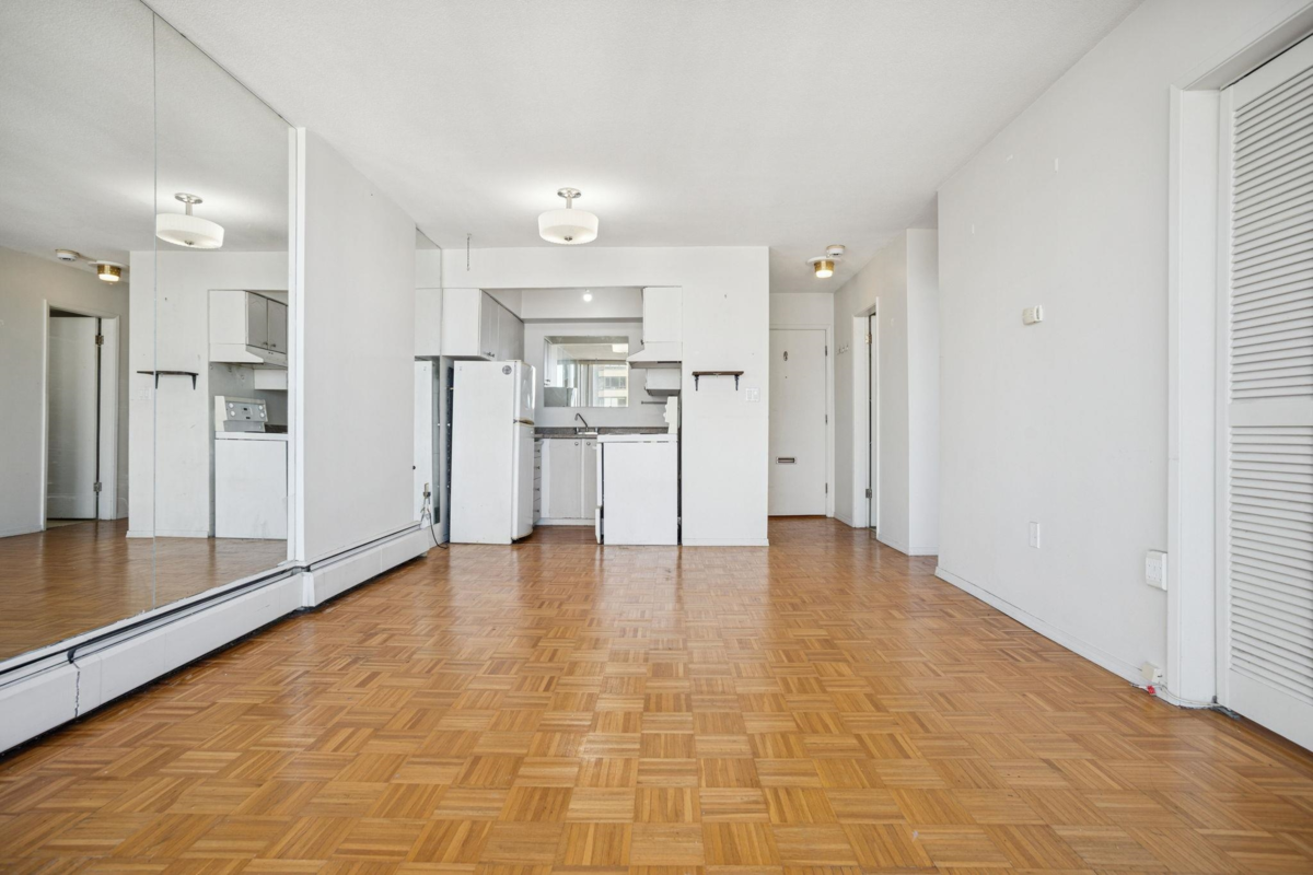Kitchen Island Photo of 1202 1251 Cardero Street, Vancouver, BC