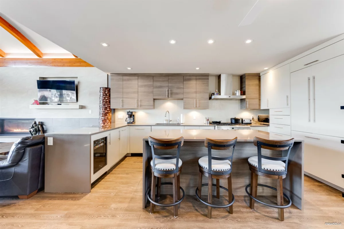 Guest Bathroom Photo of 29 415 Esplanade Avenue, North Vancouver, BC