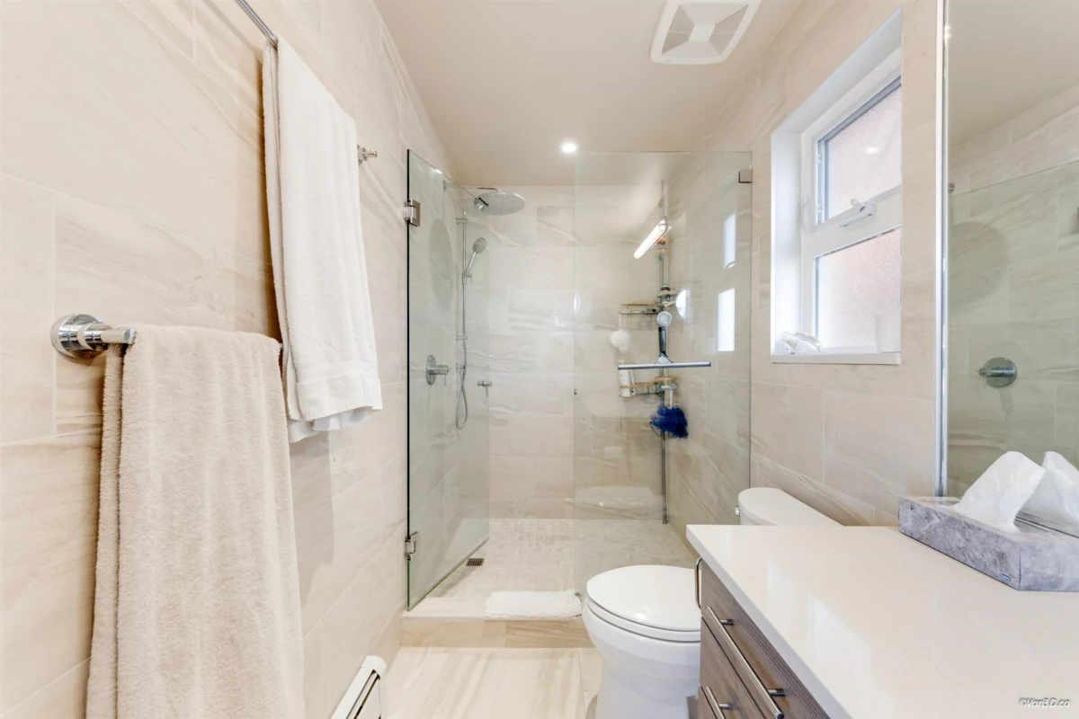 Hallway Photo of 29 415 Esplanade Avenue, North Vancouver, BC