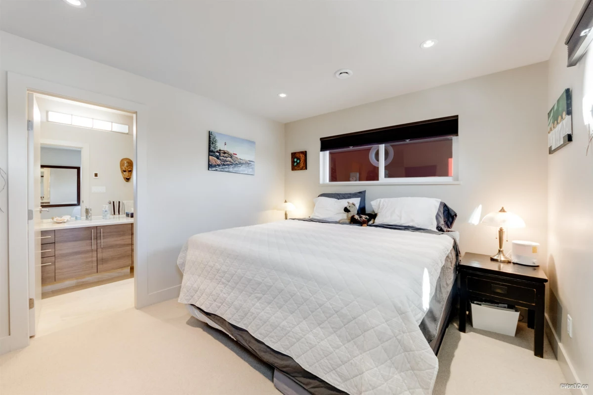 Outdoor Patio Photo of 29 415 Esplanade Avenue, North Vancouver, BC