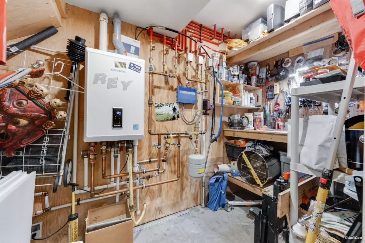 Swimming Pool Photo of 29 415 Esplanade Avenue, North Vancouver, BC