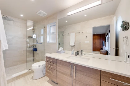 Entry Foyer Photo of 29 415 Esplanade Avenue, North Vancouver, BC