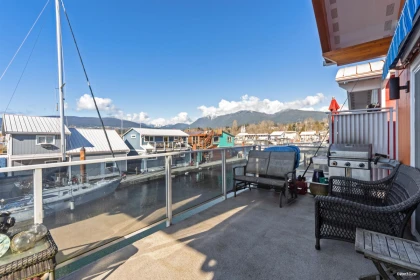 Hot Tub / Spa Photo of 29 415 Esplanade Avenue, North Vancouver, BC