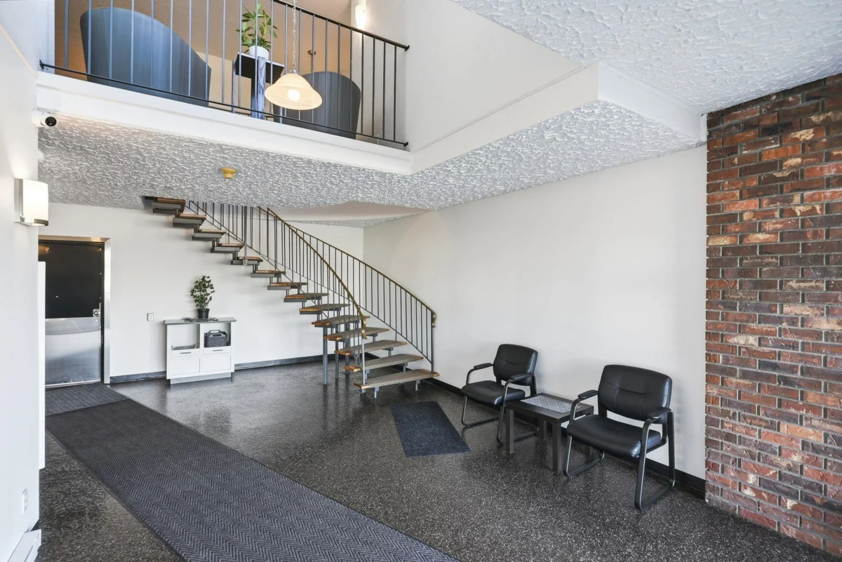 Entry Foyer Photo of 111 32040 Peardonville Road, Abbotsford, BC