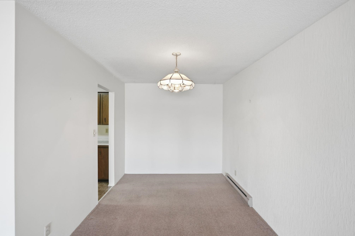 Kitchen Island Photo of 111 32040 Peardonville Road, Abbotsford, BC