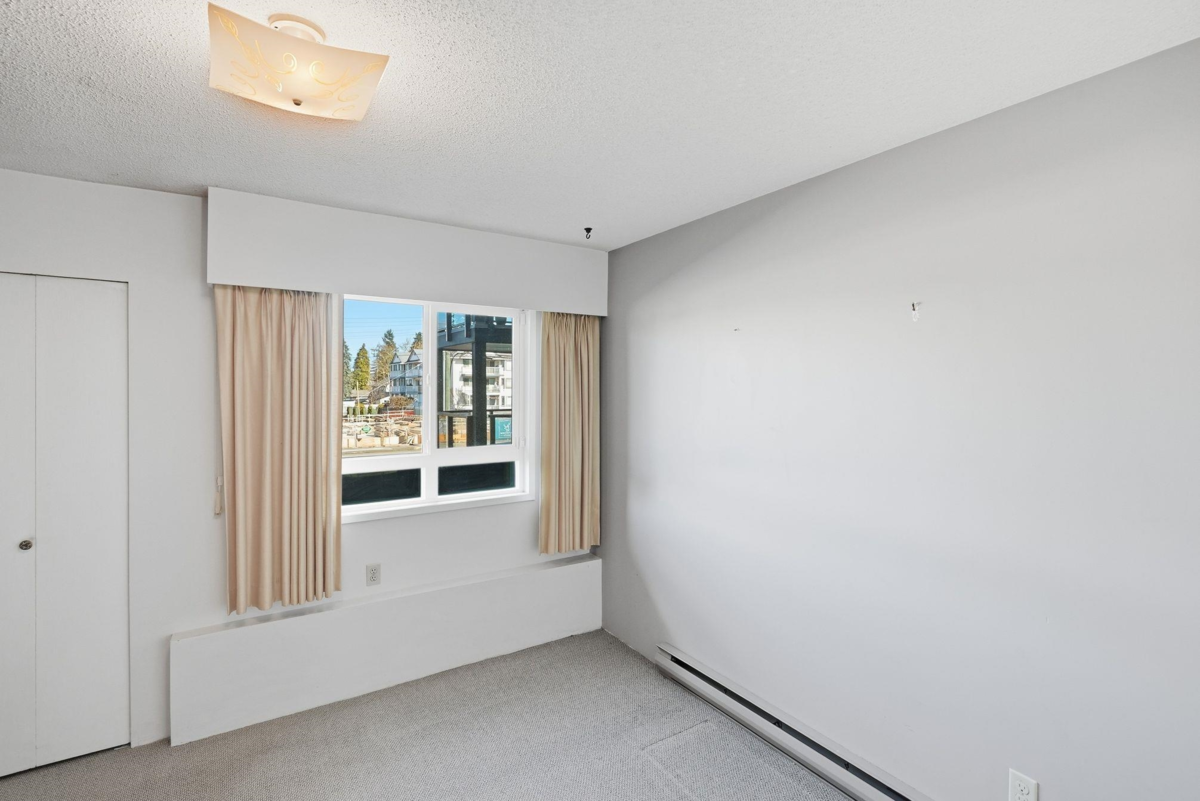 Walk-In Closet Photo of 111 32040 Peardonville Road, Abbotsford, BC