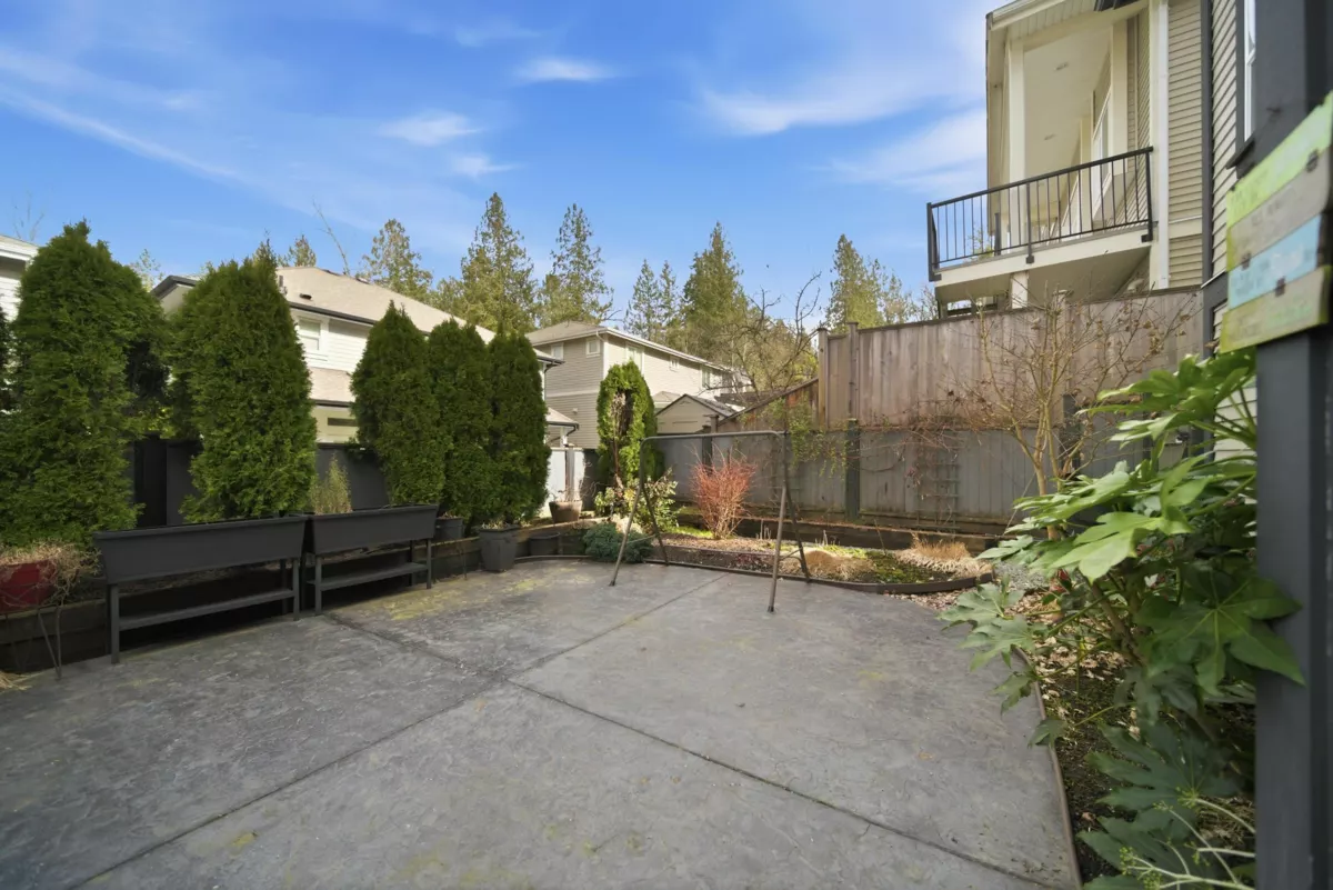 Backyard Photo of 24345 104 Avenue, Maple Ridge, BC
