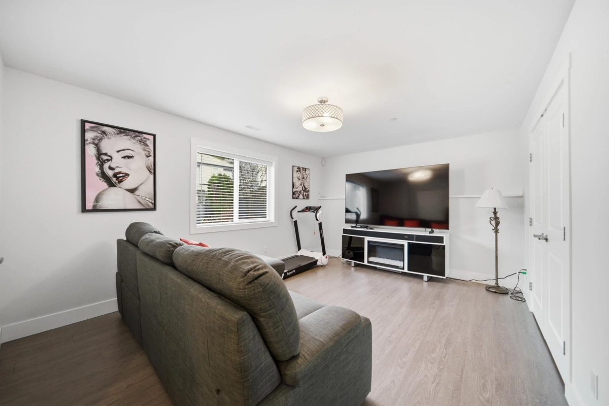 Entry Foyer Photo of 24345 104 Avenue, Maple Ridge, BC