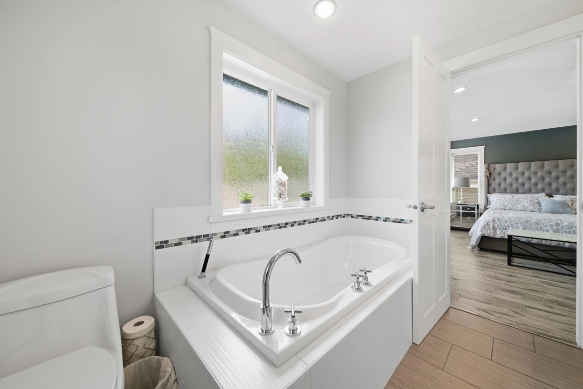 Guest Bathroom Photo of 24345 104 Avenue, Maple Ridge, BC