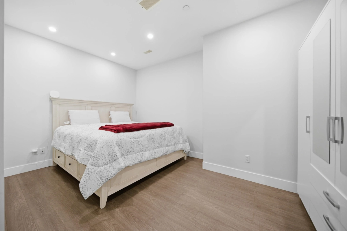 Hallway Photo of 24345 104 Avenue, Maple Ridge, BC