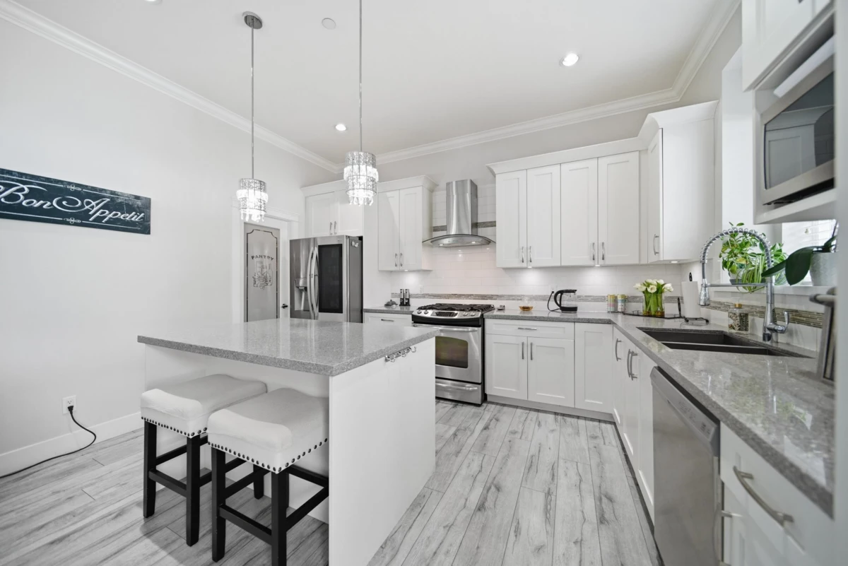 Kitchen Island Photo of 24345 104 Avenue, Maple Ridge, BC