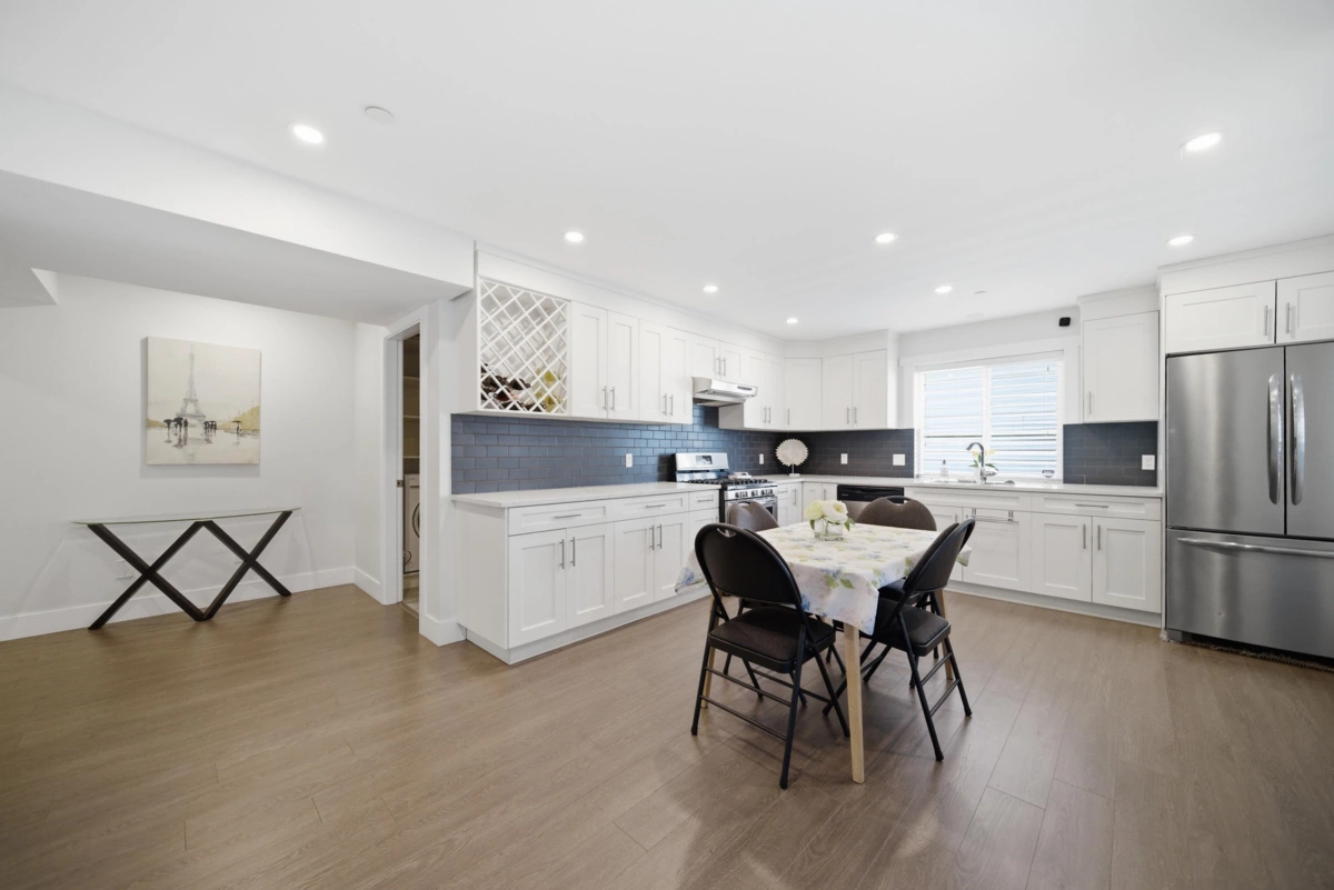 Mudroom Photo of 24345 104 Avenue, Maple Ridge, BC