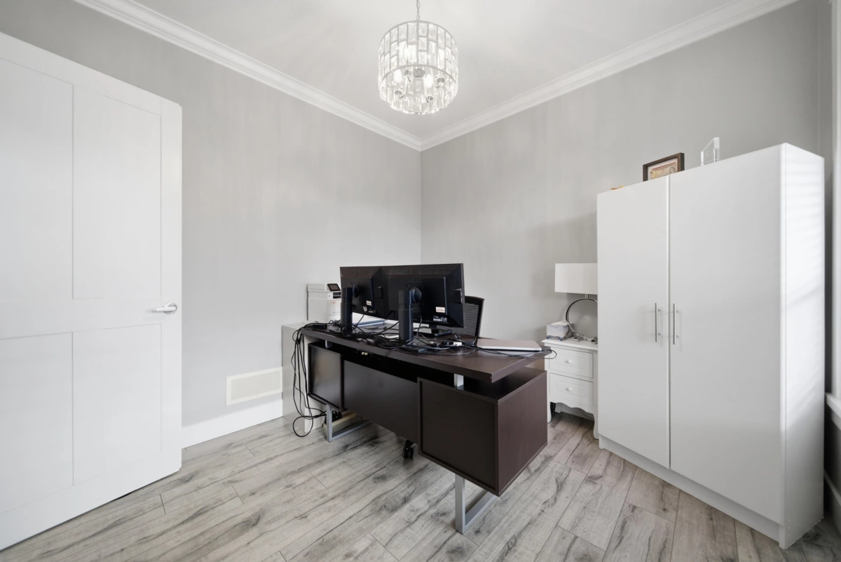 Walk-In Closet Photo of 24345 104 Avenue, Maple Ridge, BC