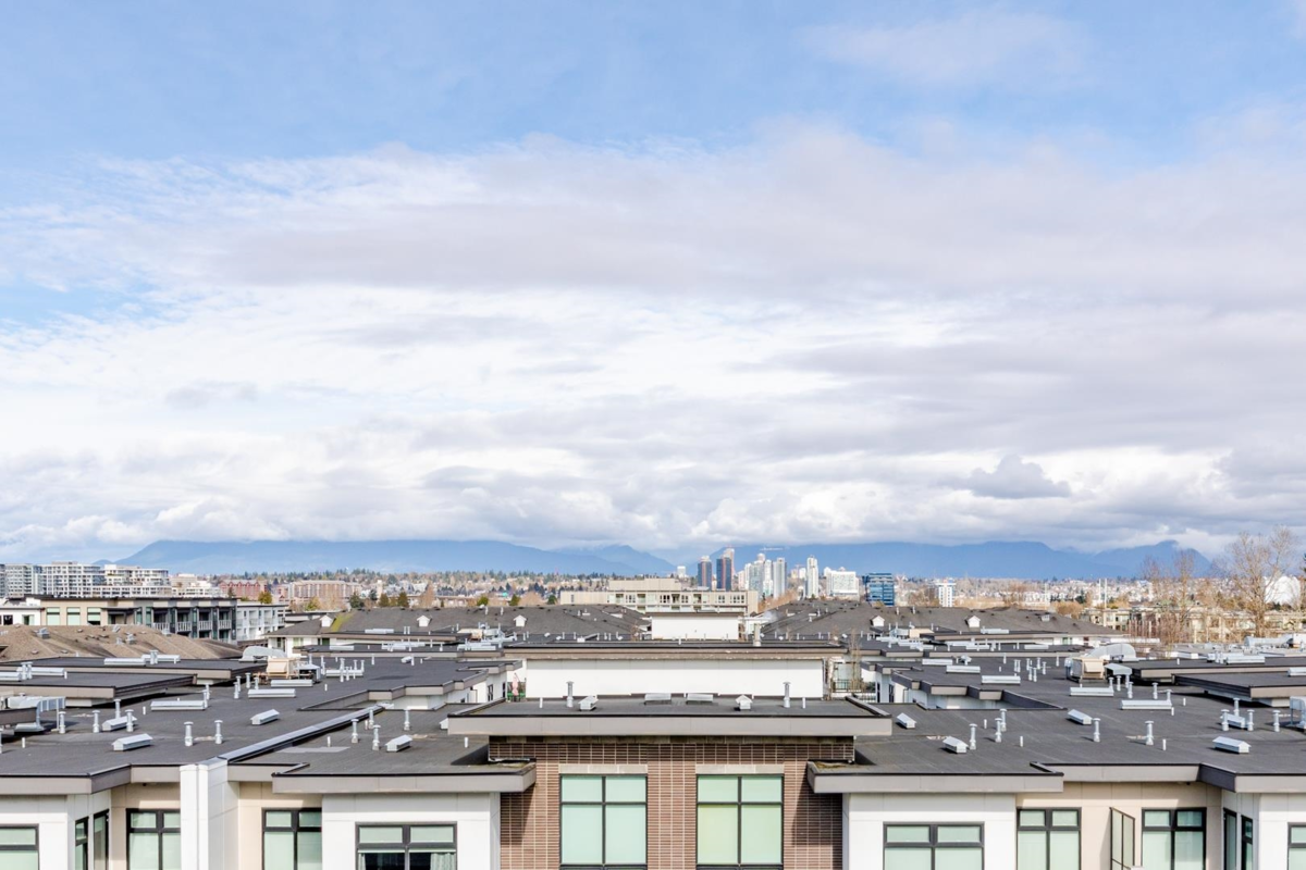 Entry Foyer Photo of 615 9366 Tomicki Avenue, Richmond, BC