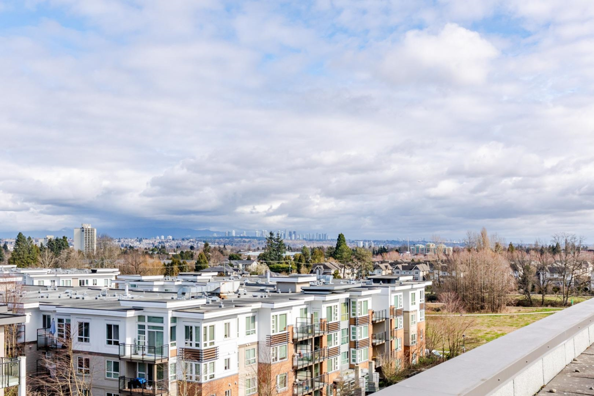 Hallway Photo of 615 9366 Tomicki Avenue, Richmond, BC