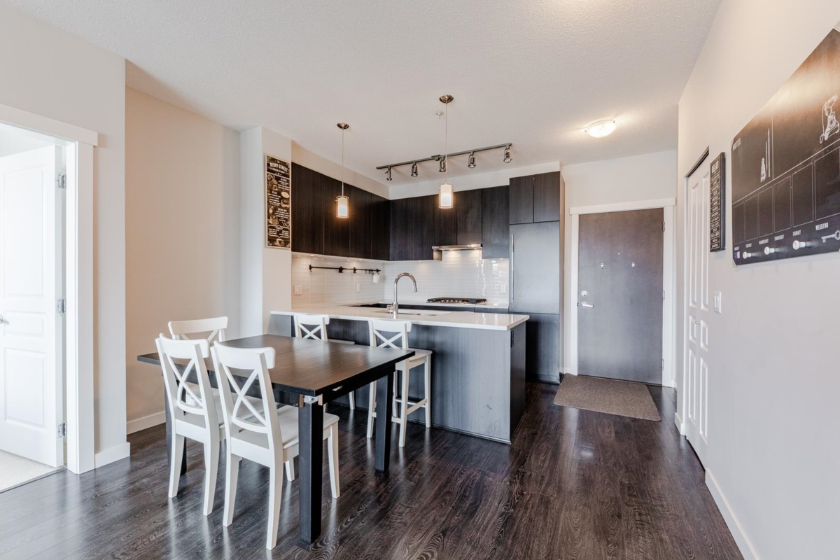 Kitchen Island Photo of 615 9366 Tomicki Avenue, Richmond, BC