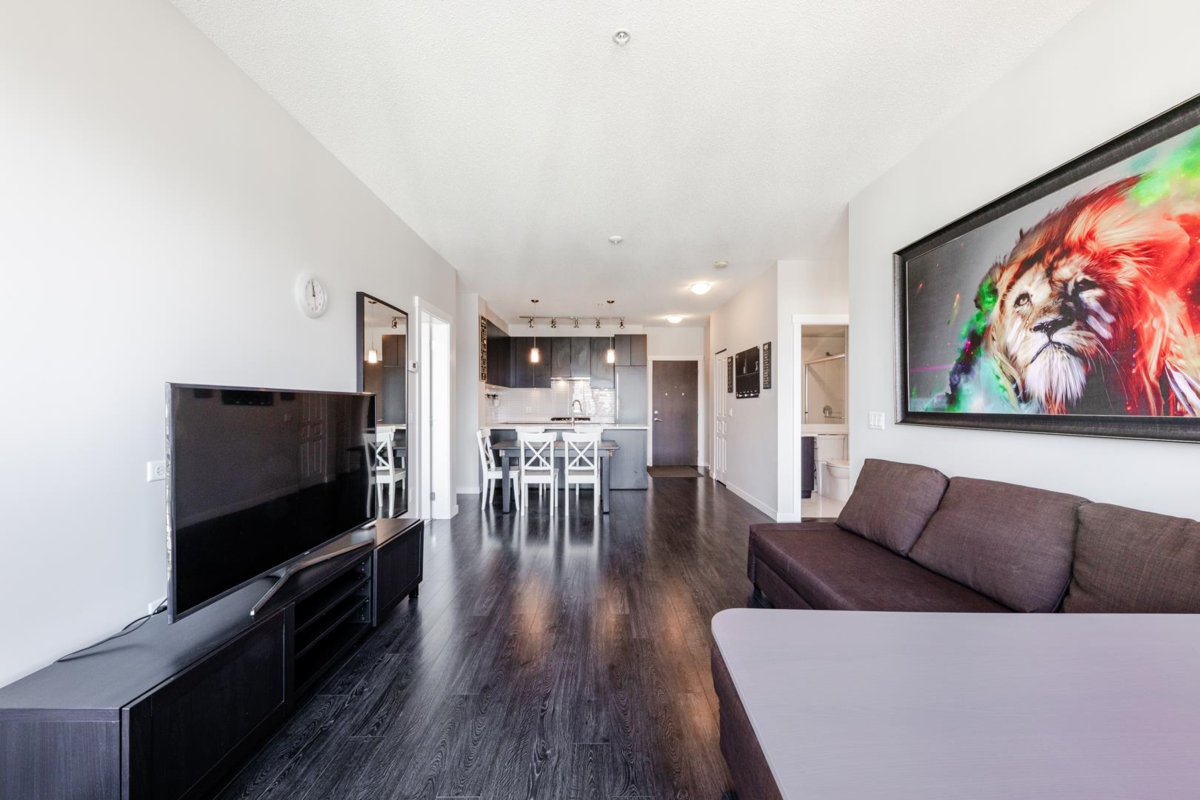 Kitchen Photo of 615 9366 Tomicki Avenue, Richmond, BC