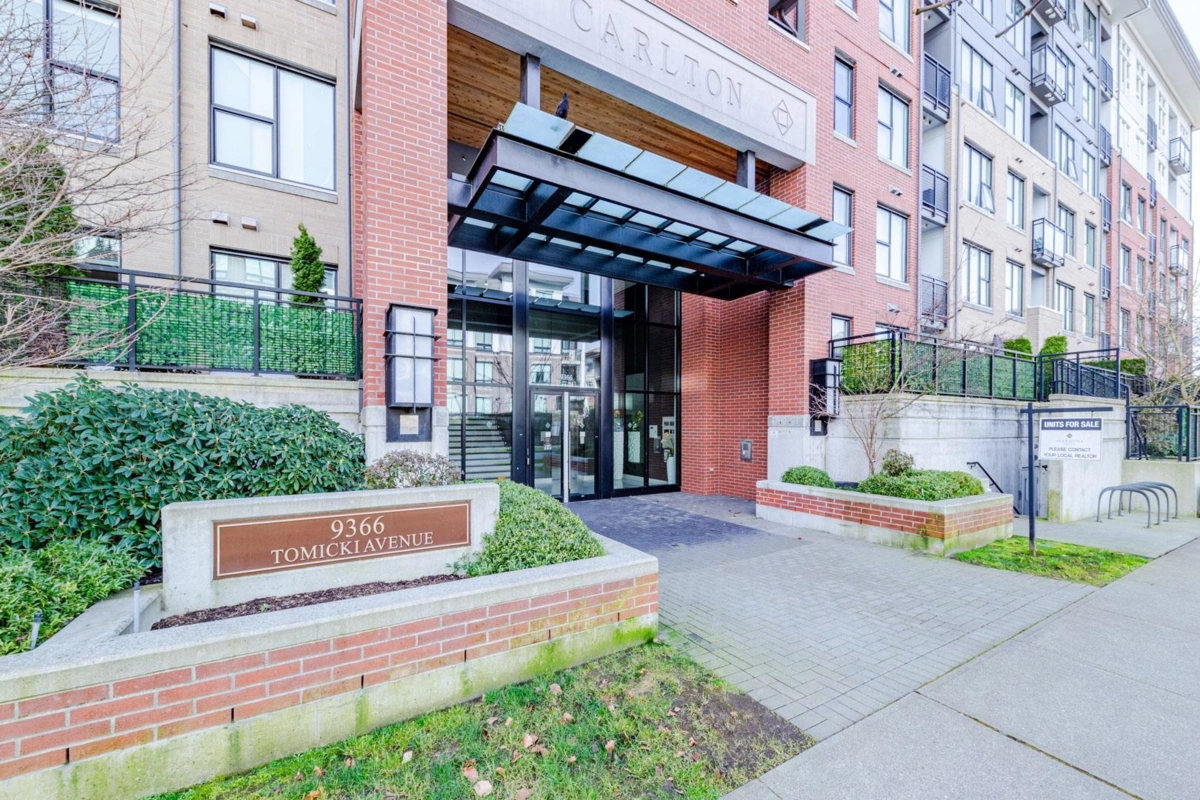 Living Room Photo of 615 9366 Tomicki Avenue, Richmond, BC