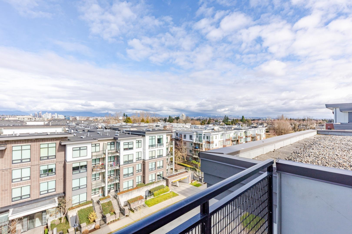 Mudroom Photo of 615 9366 Tomicki Avenue, Richmond, BC