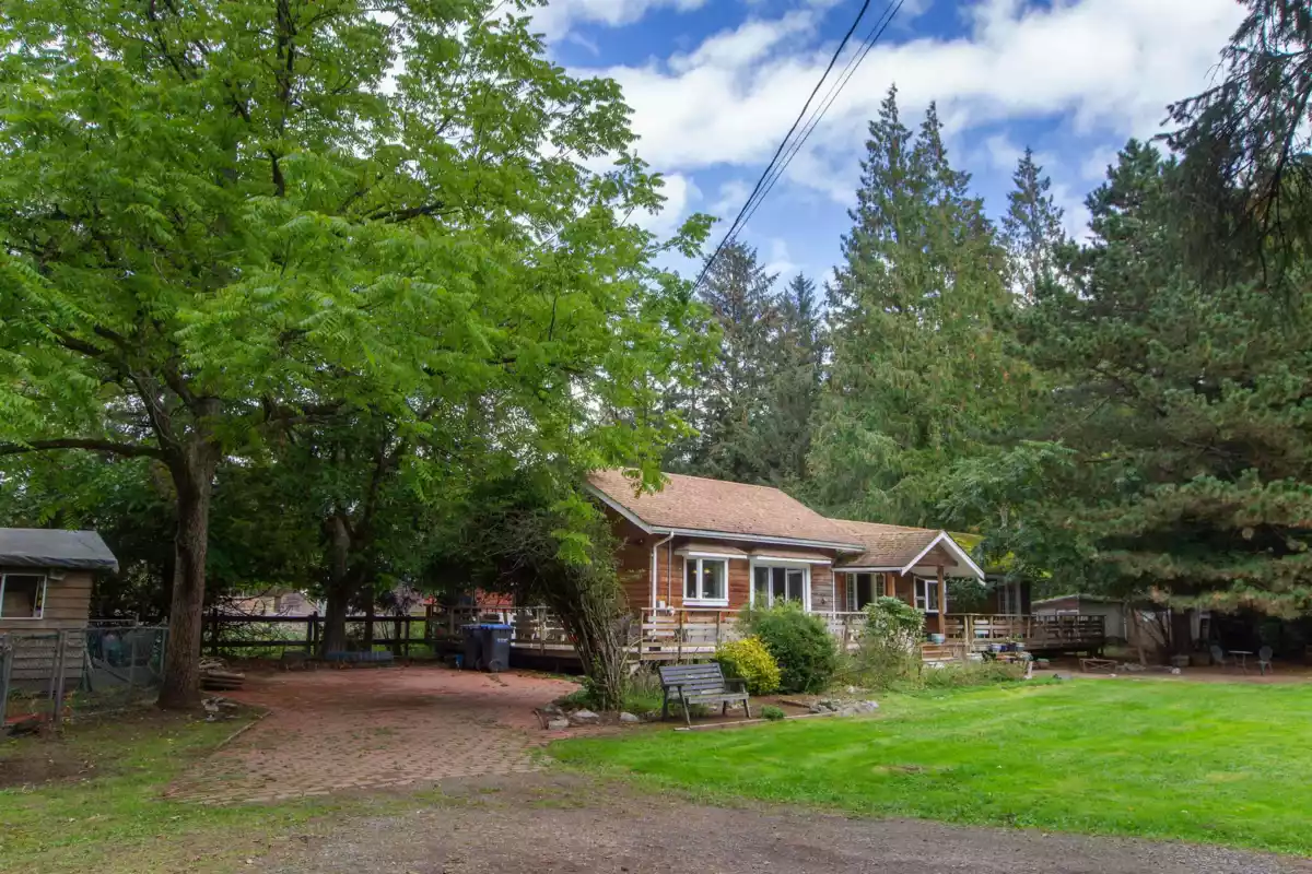 Walk-In Closet Photo of 1020 Finch Drive, Squamish, BC
