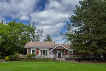 1020 Finch Drive, Squamish, BC, Brennan Center — 3 bed single family residence for sale