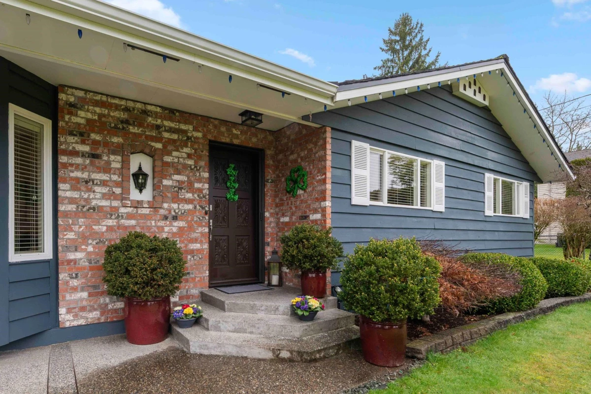 Living Room Photo of 23325 34a Avenue, Langley, BC
