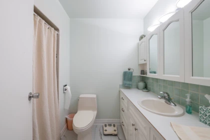 Guest Bathroom Photo of 23325 34a Avenue, Langley, BC