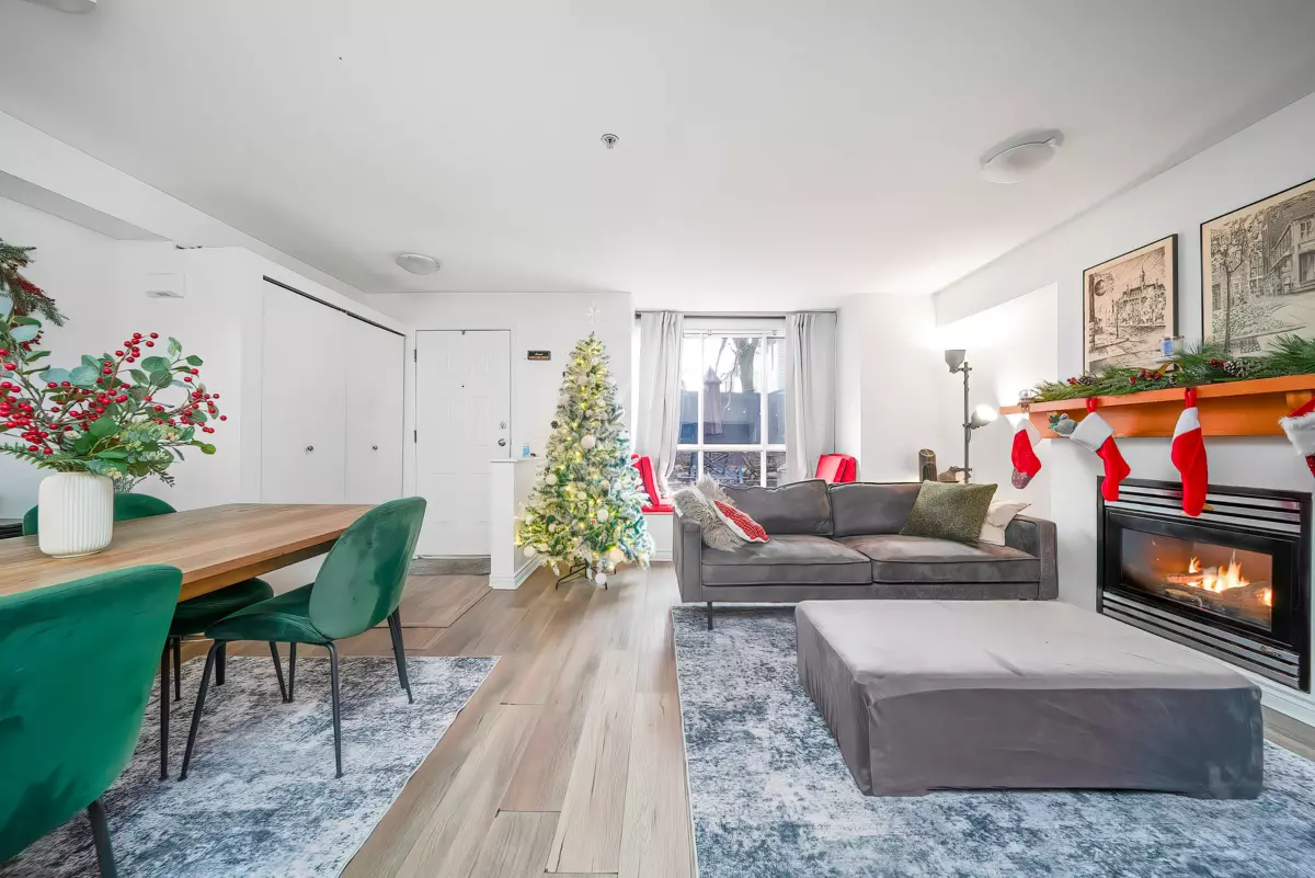 Family Room Photo of 7313 Magnolia Terrace, Burnaby, BC