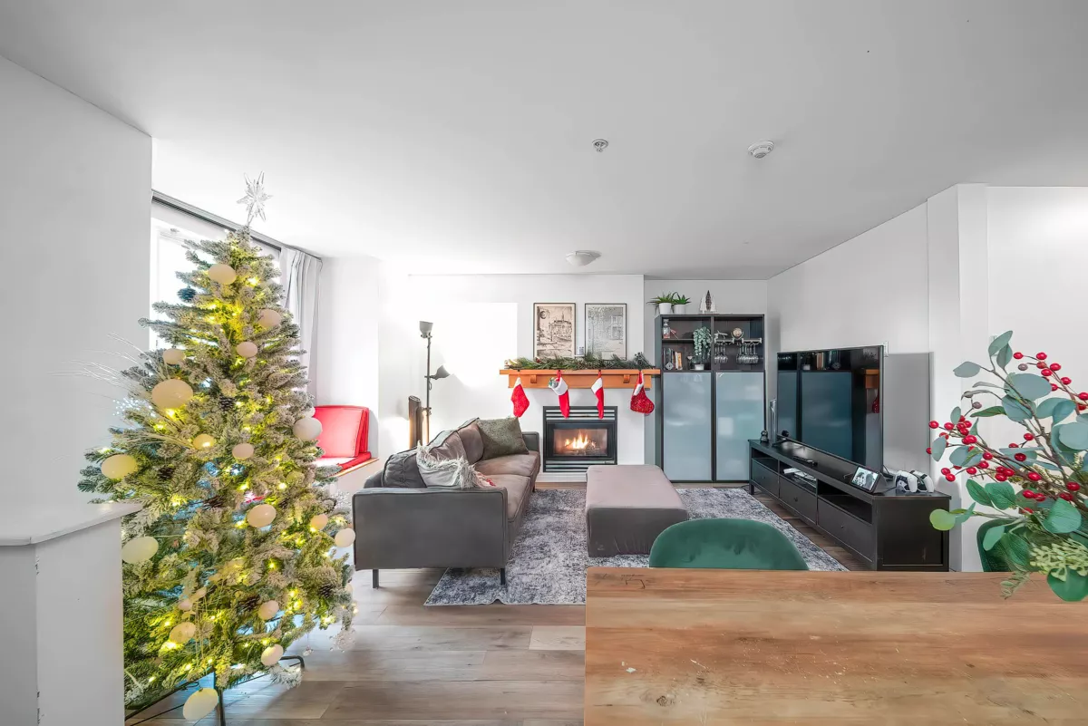 Living Room Photo of 7313 Magnolia Terrace, Burnaby, BC