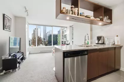 Kitchen Island Photo of 1701 1001 Richards Street, Vancouver, BC
