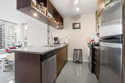 Kitchen Photo of 1701 1001 Richards Street, Vancouver, BC