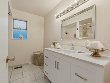 Guest Bathroom Photo of 3939 Boundary Road, Vancouver, BC
