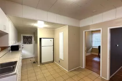 Kitchen Photo of 166 E 10th Street, North Vancouver, BC