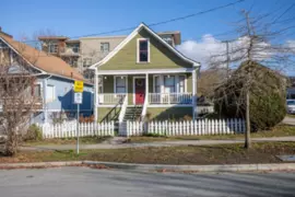 166 E 10th Street, North Vancouver, BC