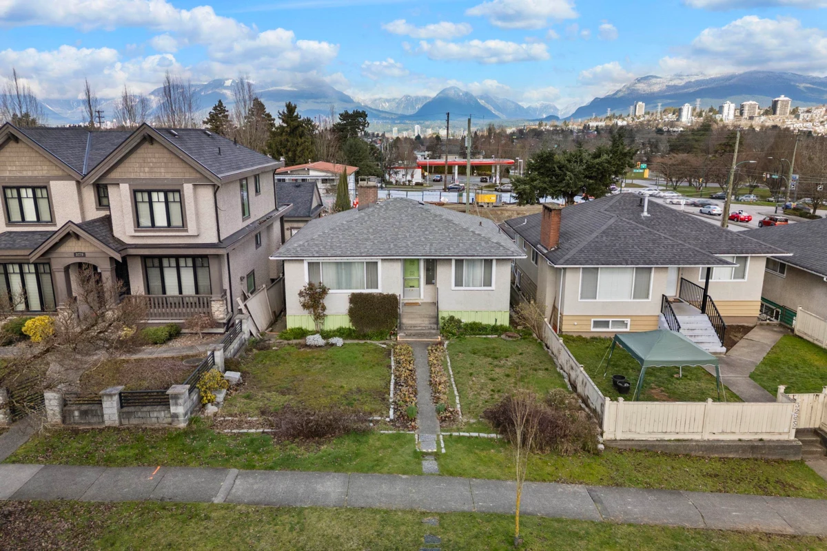Exterior Rear Photo of 3281 E 2nd Avenue, Vancouver, BC