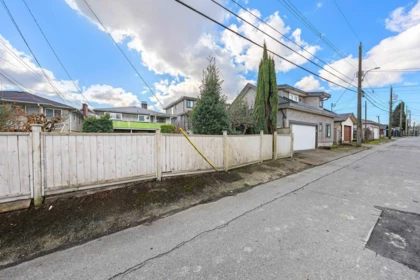 Garden / Landscaping Photo of 3281 E 2nd Avenue, Vancouver, BC