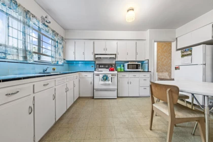 Primary Bedroom Photo of 3281 E 2nd Avenue, Vancouver, BC