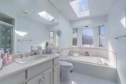 Guest Bathroom Photo of 9564 Thomas Drive, Richmond, BC