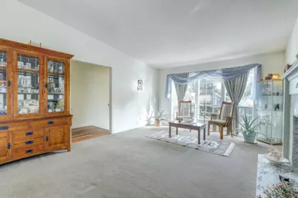 Kitchen Island Photo of 15481 92a Avenue, Surrey, BC