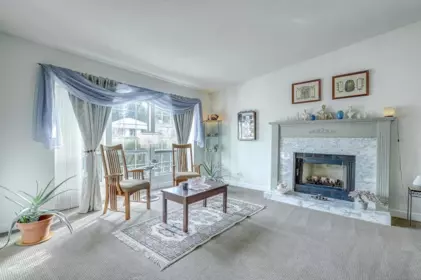 Kitchen Photo of 15481 92a Avenue, Surrey, BC