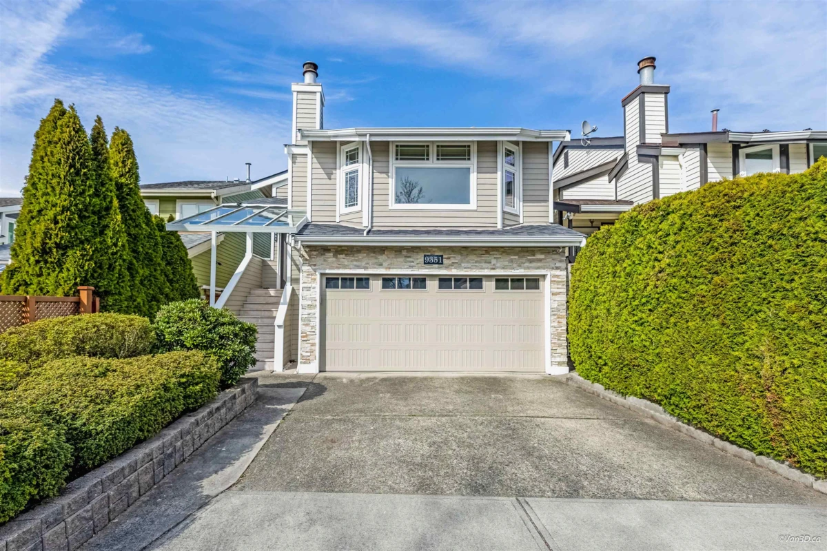 Living Room Photo of 9351 Mcburney Drive, Richmond, BC
