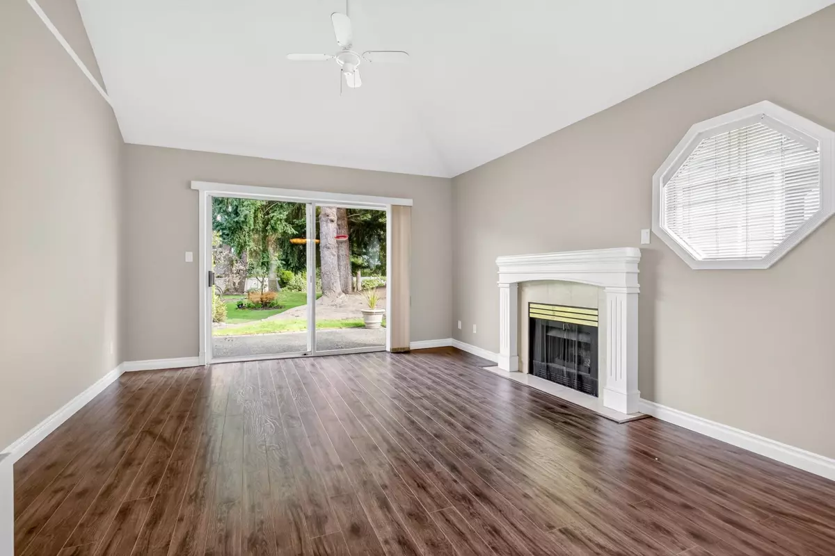 Dining Area Photo of 21 15273 24 Avenue, Surrey, BC