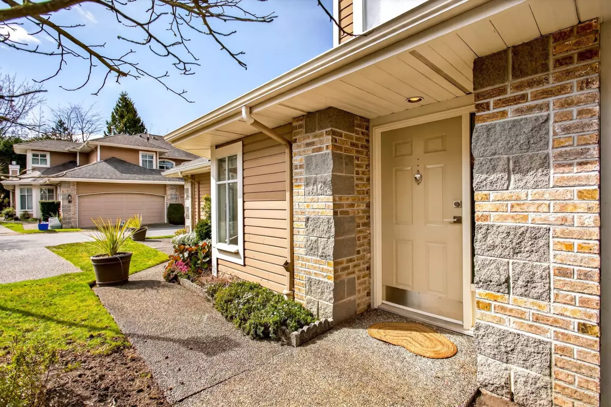 Family Room Photo of 21 15273 24 Avenue, Surrey, BC