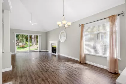 Kitchen Island Photo of 21 15273 24 Avenue, Surrey, BC