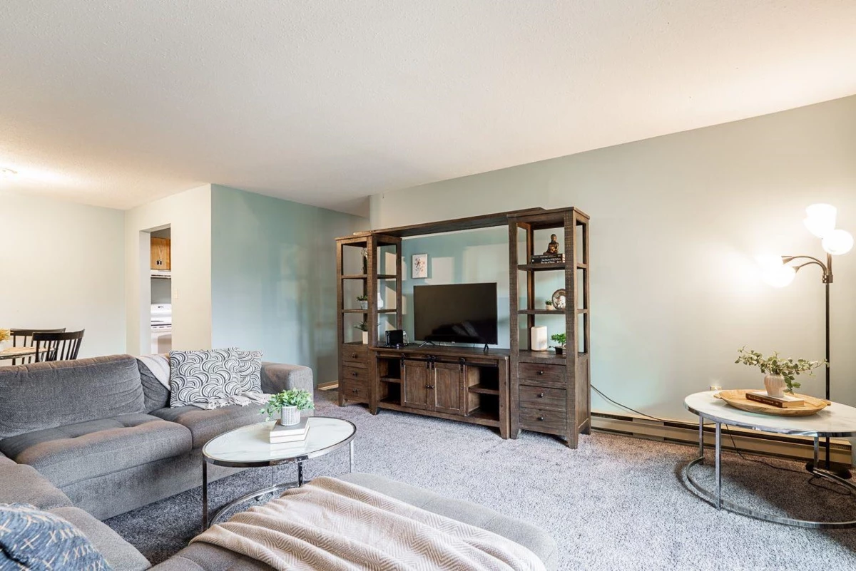 Dining Area Photo of 105 33850 Fern Street, Abbotsford, BC