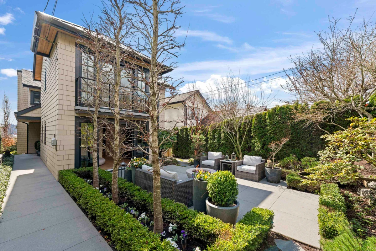 Family Room Photo of 1230 Esquimalt Avenue, West Vancouver, BC